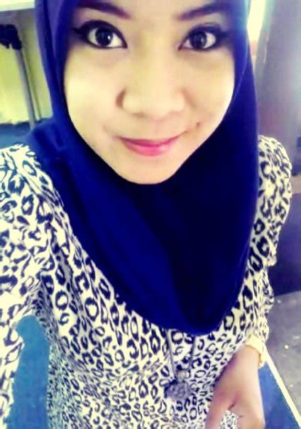 Konsert live kumpulan rock melayu may live & unplugged this is gadis melayu: gadis bertudung putih mulus menggoda