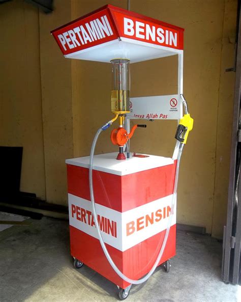 Biasanya orang akan menuliskan 'jual bensin' pada tempat. Pertamina Mini (Pertamini) - Subang