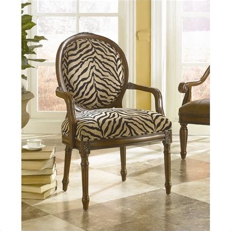 Vi elsker denne brune zebra accent stol fra overstock; Hammary Hidden Treasures Zebra Chenille Fabric Accent ...