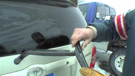 Before you buy new wiper blades for your toyota highlander, check out the wiper size chart below. How to change a rear windshield wiper on a Toyota - YouTube