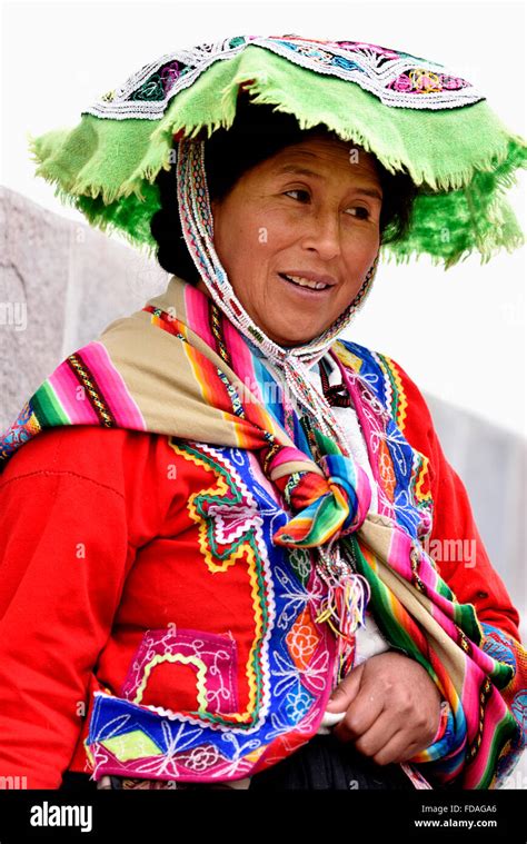 Disfraz Tradicional Peruana Fotografías E Imágenes De Alta Resolución