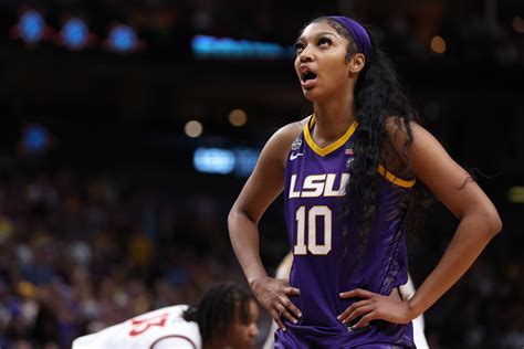 Sports World Not Happy With Lsu Women S Basketball Star The Spun