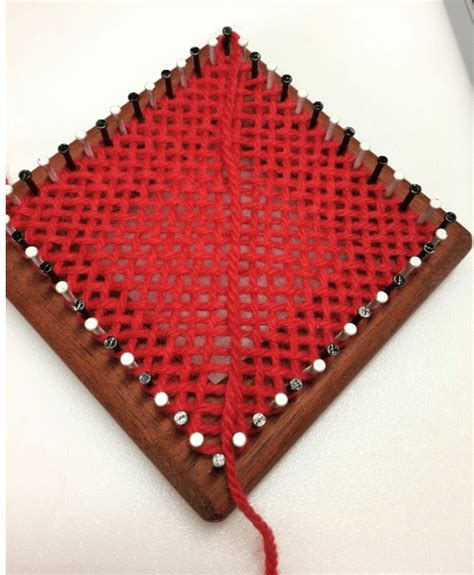 Introducing Diagonal Weaving On A Square Loom Cheryl Moreo