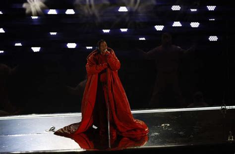 Rihanna Enflamme La Mi Temps Du Super Bowl 2023 Gala