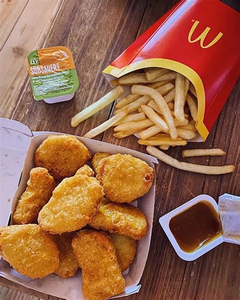 Chicken Nuggets Mit Pommes Mcdonalds