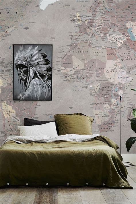 Il runner letto, detto anche fondo letto, è una striscia di tessuto che veste il letto per aggiungere un tocco elegante e sofisticato che donerà personalità alle incantevole quadro capezzale per camera da letto con rappresentazione della sacra famiglia dimensioni: Carta da parati Mappamondo moderna | Fillyourhomewithlove ...