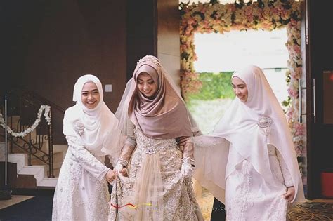 Umaiza moslem wear, sebuah toko fashion wanita yang menyediakan aneka baju muslim wanita, gamis syari polos, gamis syari pesta, gamis syari remaja, gamis. 20+ Inspirasi Baju Akad Nikah Syari - JM | Jewelry and Accessories