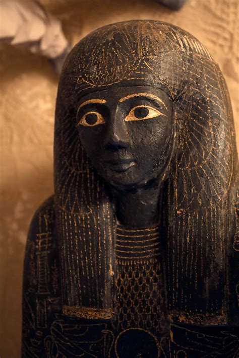 Egypten är en stat i östra nordafrika, vid medelhavet och röda havet. Hittills okänd mumie och olika slags föremål hittades i ...