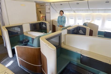First class cabin amenities include a variety of suite configurations offering varying services. Flight Review: Korean Air (777-300ER) First Class