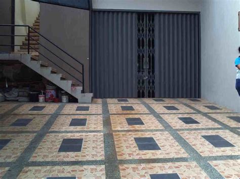 Oleh karena itu, sebelum membangun atau merenovasi rumah. Foto Keramik Lantai Garasi Sederhana - Eksterior Rumah (1822)