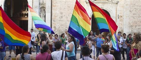 The initialism, as well as some of its common variants, functions as an umbrella term for sexuality and gender identity. Comunidad LGBTI, vulnerada en pandemia | Desde el Balcon