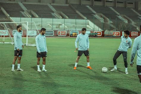 أكد كريم وليد نيدفيد، لاعب الأهلي، أنه لن يستعجل العودة للملاعب، ويخوض حاليا مرحلة متقدمة من التأهيل تحت إشراف طبيب، مشيرًا إلى أنه تخطى مرحلة العلاج الطبيعي. كريم نيدفيد يعود لتدريبات الأهلي الجماعية بعد غياب 744 ...