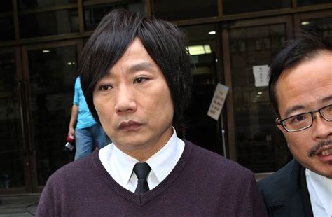 Jun 29, 2021 · 黃偉晉新歌〈我還是一個人〉mv邀請鬼鬼擔綱女主角，鬼鬼一聽到要和黃偉晉同台飆戲，二話不說立刻答應，甚至還無酬跨刀演出，她自曝原本跟導演提議要主動加演吻戲，沒想到最後改以「指吻」呈現，讓眾人笑到噴飯。 秦偉涉性侵判8年 造型師昔掀他3招得逞 - 娛樂 - 中時電子報