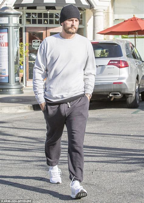 scott disick shows off his manly bulge daily mail celebrity scoopnest