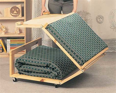 Alcuni esempi di pouf, pouf letto, panche e bauli che è possibile acquistare sul nostro negozio online www.idelshop.com. Pouf letto fai da te in legno | 13 foto descritte passo ...