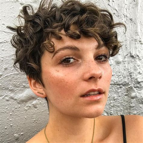 The short pixie hair styles best suited to the face shapes are shown below. 63 Cute Hairstyles For Short Curly Hair Women (2020 Guide)