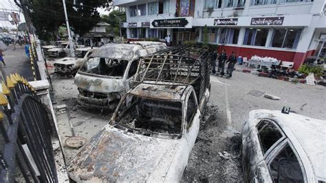 Angry Crowd Riots On Thai Resort Island Of Phuket To Protest 2 Killed During Police Chase Fox News