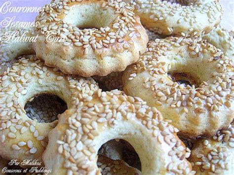 Voici un gâteau sec algérien, aux gaufrettes et aux caprices (des bonbons au gout du caramel) économiques et faciles à réaliser tel que les sablés, parfaits pour accompagner votre thé ou café pour le goûter ! Les Meilleures Recettes de Graines de Couscous et Puddings