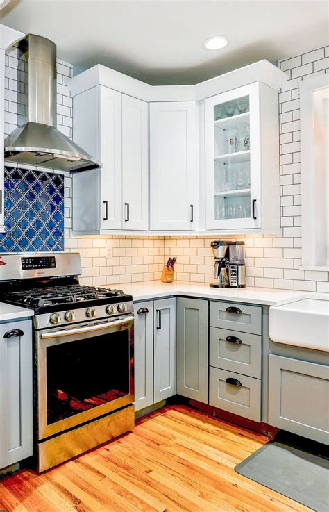 Refacing cabinets is a quick and easy way to change the look of your kitchen without the mess and expense of a complete remodeling. Are your laminate cabinets looking a little worse for wear? This DIY guide will give you… in ...