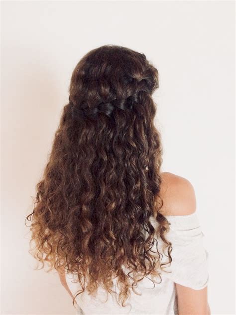 Coiffure cheveux bouclés Hairdos For Curly Hair Pretty Hairstyles Wedding Hairstyles Curly