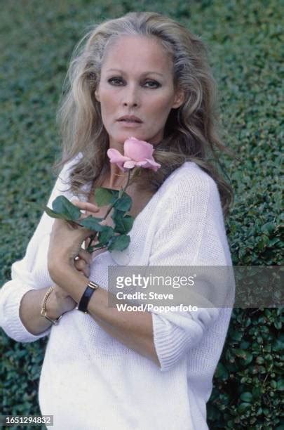 Ursula Andress 1962 Photos And Premium High Res Pictures Getty Images