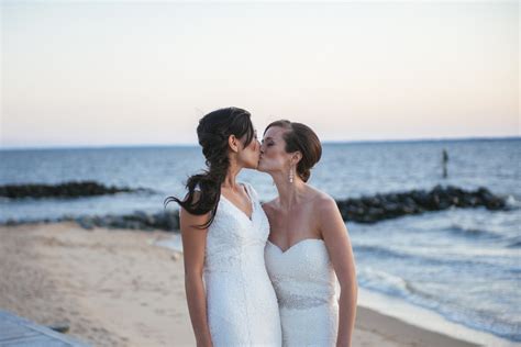 31 Beautiful Lesbian Wedding Photos That Prove Two Brides Are Better Than One Kitschmix