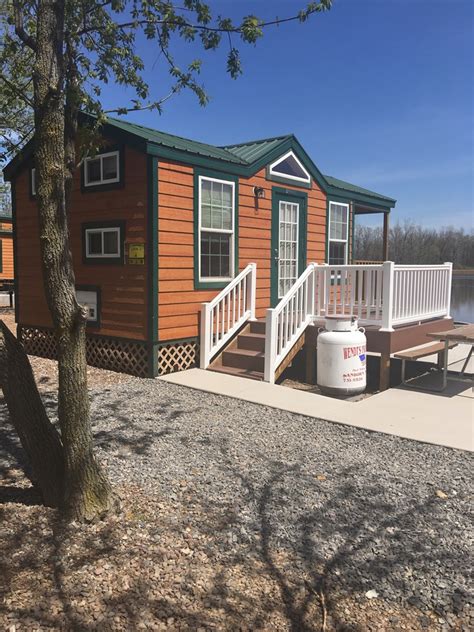 There are 41 rv sites with 20/30/50 amp electric service with water, sewer and bedding and towels are also provided. Medina, New York Lodging | Medina / Wildwood Lake KOA