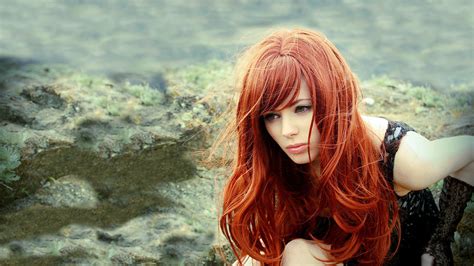 Women Redhead Women Outdoors Squatting Long Hair Model Wigs