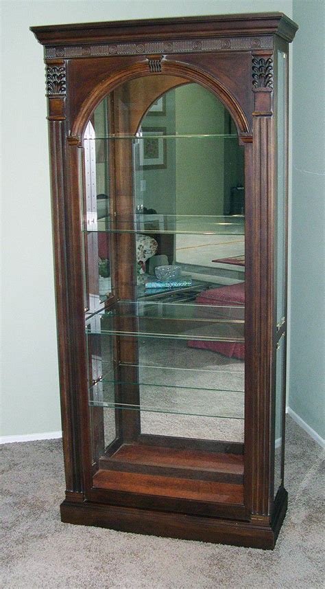 Pulaski lighted and mirrored curio cabinet. Pulaski Curio Cabinet Model# 13484 for Sale in Thousand ...