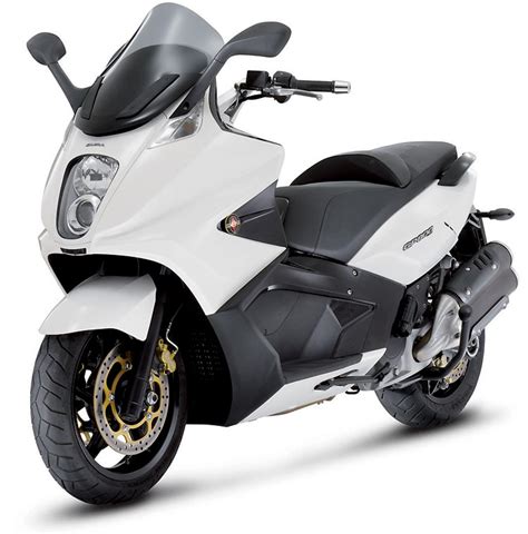 The gilera gp 800 offers all the comfort and convenience of a scooter around town. 2010 Gilera GP 800 - Moto.ZombDrive.COM
