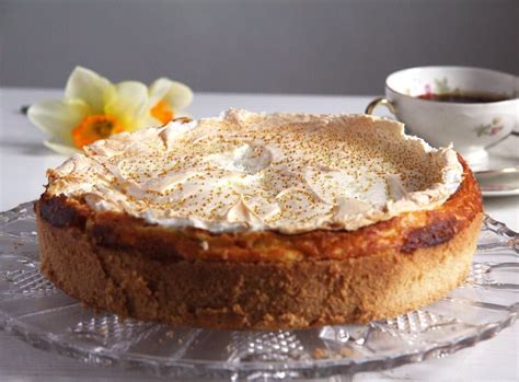Cheesecake, coulibiac, small pies, cakes, shangi, wickets, kurniks: German Cheesecake