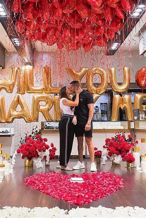 18 Best Romantic Proposals That Inspire You