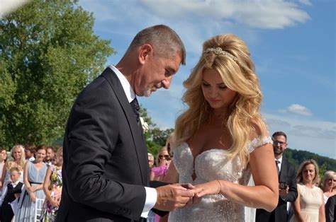 Čtenáři extra.cz reagují na anketu, zda by chtěli jako první dámu moniku babišovou (47) nebo lydii franku bartošovou (38), a společně došli k velmi vzácné shodě: Česko má nového premiéra: Ambiciózny zväzák Bureš ...