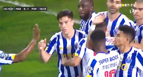 Statistika tijekom karijere (nastupi, golovi, kartoni) i povijest transfera. Mateus Uribe, gol y figura con el Porto ante Marítimo en ...