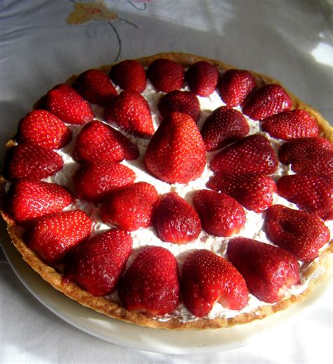 Check spelling or type a new query. Marcella in cucina: Crostata di fragole con crema al ...