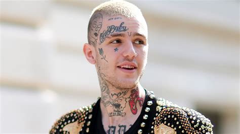 Creating a unique mix of punk, emo and trap, lil peep was set to bring a new musical genre to the mainstream when he died of a drug overdose at just 21 years old. Listen to Lil Peep and Marshmello's New Song "Spotlight ...