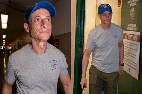 Anthony Weiner At Nyc Courthouse To Register As Sex Offender