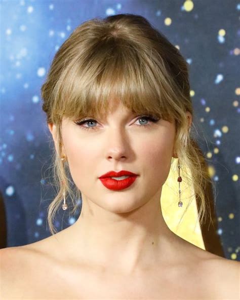 Every One Of Taylor Swifts Award Winning Hair And Make Up Looks