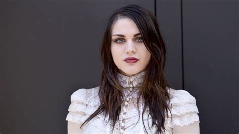 Frances bean cobain, daughter of courtney love and kurt cobain, uploaded pictures of herself at a pool, surviving the hot weather with her dog by her side, reports alternative nation. Frances Bean Cobain pays tribute to her late father on his ...