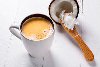 Joghurt beispielsweise hat fast keine kohlenhydrate, auch obstsorten wie himbeeren, preiselbeeren oder brombeeren eignen sich hervorragend, um damit eine extrem vitaminreiche zwischenmahlzeit zuzubereiten. Bulletproof Coffee mit Kokosöl - so wird's gemacht!