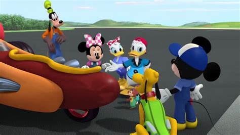 mickey and the roadster racers season 2 episode 15 stop that heist lights camera help
