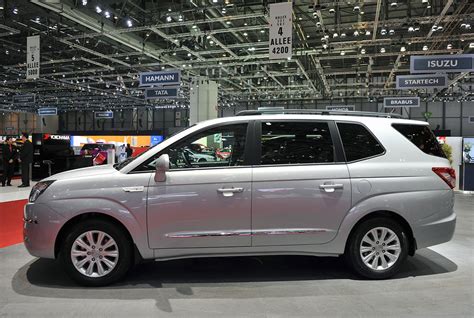 Autoblog 2013 Ssangyong Rodius Is No Longer The Worlds Ugliest Car Maybe