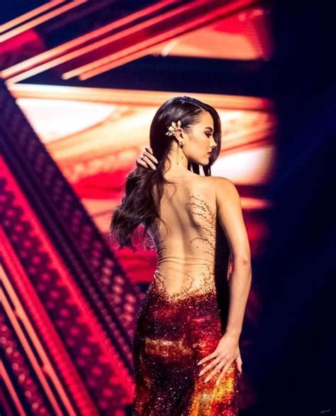 Catriona gray will wear an evening gown designed by a pinoy. Catriona Gray on Instagram: Her Iconic Pose ...