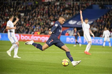 Records, coupes, premières… en savoir +. Foot - Ligue 1 - Le PSG affirme que Kylian Mbappé va ...