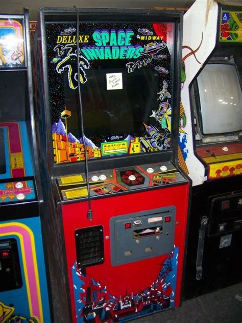 Space Invaders Deluxe Arcade Game