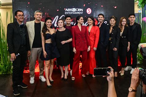 ‘nag Aapoy Na Damdamin Cast Heat Up Red Carpet Premiere Abs Cbn News