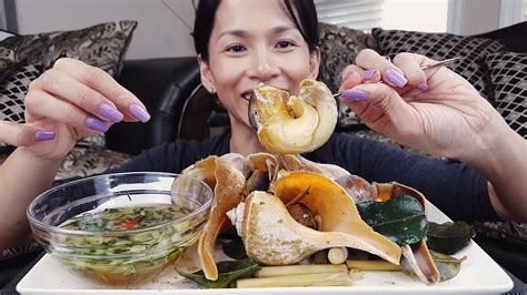Tuck into the best things to eat in melaka! Eating Conch - Tasty Sea Snails | Ăn Ốc Biển Canada - YouTube