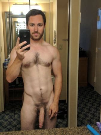 Hung Nude Guy Selfies