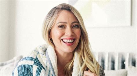Hilary Duff Shows Off ‘how I Met Your Father Set In Candid Behind The Scenes