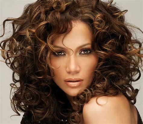 26 Best Medium Curly Hairstyles For Every Occasion